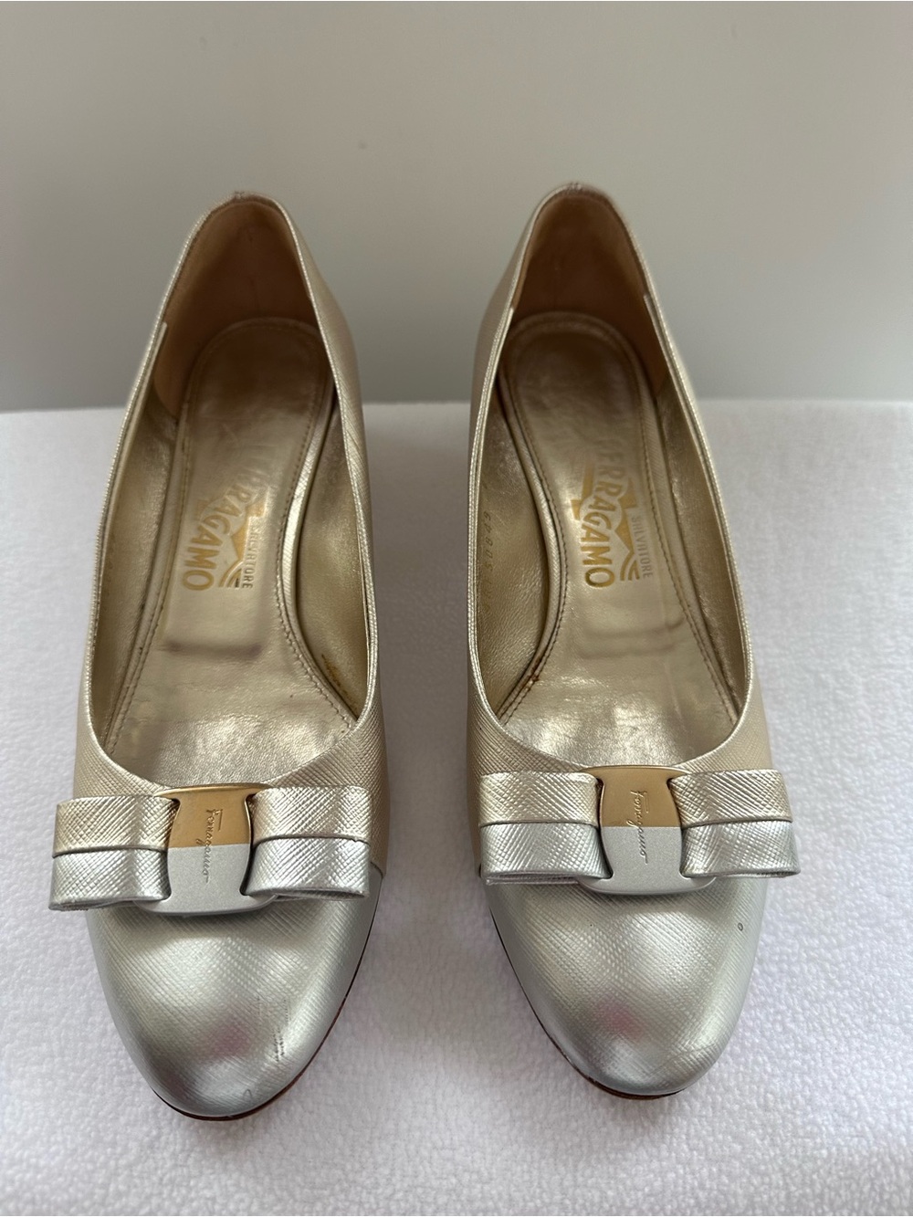 Salvatore Ferragamo Metallic Gold Vara Bow Flats